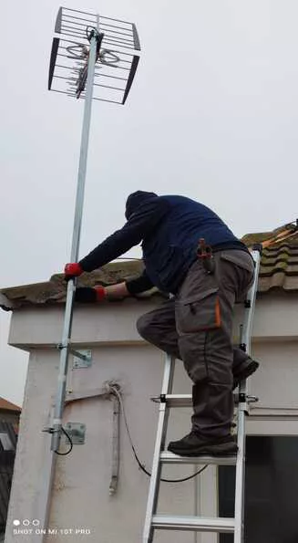 Trabajo de antenista en cubierta para Getafe